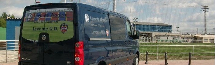 Entregamos un Volkswagen Crafter a la escuela deportiva del Levante U.D.